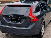 Gebraucht Volvo V60 Momentum 150 PS (110 kW) 2016 Grau Kombi