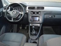 Gebraucht VW Caddy Trendline 125 PS (91 kW) 2017 Candyweiss Van / Kleinbus