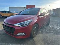 Gebraucht Hyundai i20 Classic 101 PS (74 kW) 2017 Rot Limousine
