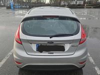 Gebraucht Ford Fiesta Ghia 82 PS (60 kW) 2008 Silber Kleinwagen