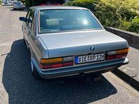 Gebraucht BMW 525 129 PS (94 kW) 1987 Grau Limousine