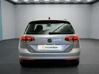 Gebraucht VW Passat 150 PS (110 kW) 2023 Silber Kombi
