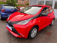 Gebraucht Toyota Aygo 69 PS (50 kW) 2016 Rot Kleinwagen