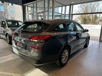 Gebraucht Hyundai i30 Select 120 PS (88 kW) 2017 Grau Kombi