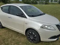 Gebraucht Lancia Ypsilon Gold 86 PS (63 kW) 2012 Weiß Kleinwagen