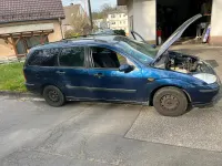 Usado Ford Focus 101 CV (74 kW) 2004 Azul Familiar