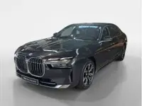 Neu BMW 740 300 PS (220 kW) 2026 Grau (sophistograu brillanteffekt metalli) Limousine