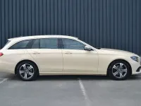 Gebraucht Mercedes E220 Avantgarde 194 PS (142 kW) 2020 Gelb Limousine