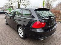 Gebraucht BMW 320 184 PS (135 kW) 2010 Schwarz Kombi