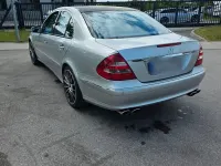 Używany Mercedes E500 Avantgarde 306 KM (225 kW) 2002 Srebrny Sedan/Limuzyna