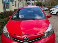 Gebraucht Toyota Yaris 69 PS (50 kW) 2012 Rot Kleinwagen