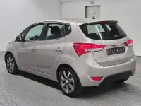 Gebraucht Hyundai ix20 125 PS (91 kW) 2017 Sandweissmet. Kleinwagen