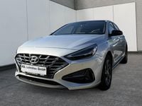 Gebraucht Hyundai i30 Intro Edition 110 PS (80 kW) 2020 Platinum silver Limousine