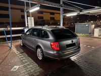Gebraucht Skoda Superb 170 PS (125 kW) 2014 Grau Kombi