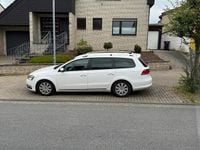 Gebraucht VW Passat 105 PS (77 kW) 2012 Weiß Kombi