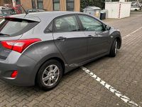Gebraucht Hyundai i30 110 PS (80 kW) 2012 Grau Kleinwagen