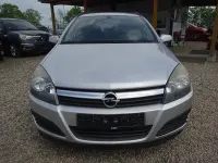 Usata Opel Astra Edition 90 CV (66 kW) 2006 Argento Berlina