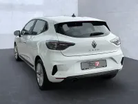 Begagnad Renault Clio V Evolution 67 HK (49 kW) 2024 Vit Sedan