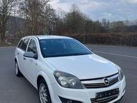 Gebraucht Opel Astra Selection 90 PS (66 kW) 2010 Weiß Limousine