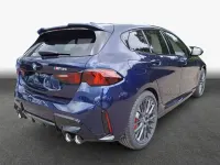 Neu BMW M1 300 PS (220 kW) 2026 Tansanitblau metallic Coupé