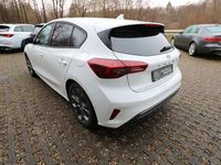 Gebraucht Ford Focus ST-Line 125 PS (91 kW) 2024 Weiß Limousine