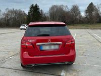 Gebraucht Mercedes B180 Style 109 PS (80 kW) 2018 Rot Kleinwagen