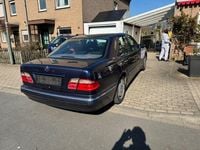Gebraucht Mercedes E200 Elegance 136 PS (100 kW) 1999 Blau Limousine