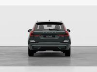 Neu Volvo XC60 Plus 455 PS (334 kW) 2026 Grün (forest lake / metallic) SUV