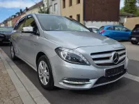 Gebraucht Mercedes B180 122 PS (89 kW) 2012 Silber Kleinwagen