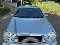 Gebraucht Mercedes E240 170 PS (125 kW) 1998 Silber Limousine