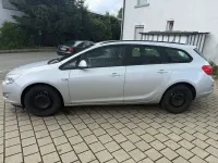 Gebraucht Opel Astra Edition 140 PS (102 kW) 2011 Silber Kombi