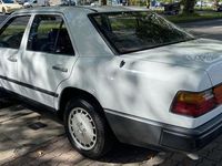 Gebraucht Mercedes 200 72 PS (52 kW) 1987 Weiß Limousine