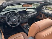 Gebraucht BMW 320 Cabriolet 170 PS (125 kW) 2010 Schwarz Cabrio