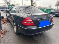 Second-hand Mercedes E320 224 CP (164 kW) 2004 Negru Berlinǎ
