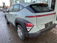Neu Hyundai Kona Select 150 PS (110 kW) 2026 Gruen SUV