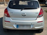 Gebraucht Hyundai i20 86 PS (63 kW) 2013 Silber Kleinwagen