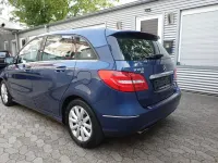 Gebraucht Mercedes B180 122 PS (89 kW) 2012 Blau Kleinwagen