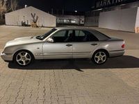 Gebraucht Mercedes E240 170 PS (125 kW) 1999 Silber Limousine