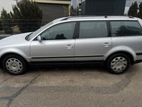 Gebraucht VW Passat 101 PS (74 kW) 2001 Silber Kombi