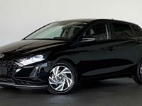 Gebraucht Hyundai i20 101 PS (74 kW) 2024 Grün / mangrove green pearl Kleinwagen
