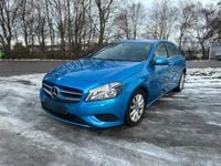 Gebraucht Mercedes A180 Edition 123 PS (90 kW) 2013 Blau Kleinwagen