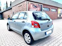 Gebraucht Toyota Yaris 69 PS (50 kW) 2010 Grau Kleinwagen