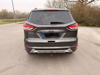 Gebraucht Ford Kuga Titanium 179 PS (131 kW) 2016 Grau SUV