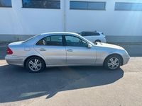 Gebraucht Mercedes E220 150 PS (110 kW) 2003 Silber Limousine