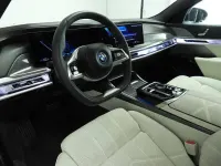 Gebraucht BMW 750e 489 PS (359 kW) 2024 Grau Limousine