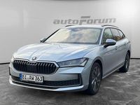 Gebraucht Skoda Superb Selection 150 PS (110 kW) 2024 Pebble silber metallic Kombi