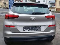 Gebraucht Hyundai Tucson Select 132 PS (97 kW) 2019 White sand / met SUV
