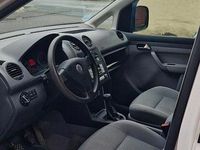 Second-hand VW Caddy 101 CP (74 kW) 2006 Alb Monovolum