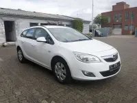 Używany Opel Astra Design Edition 110 KM (80 kW) 2012 Biały Kombi