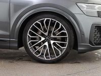 Gebraucht Audi Q8 Sport 286 PS (210 kW) 2023 Daytonagrau perleffekt SUV